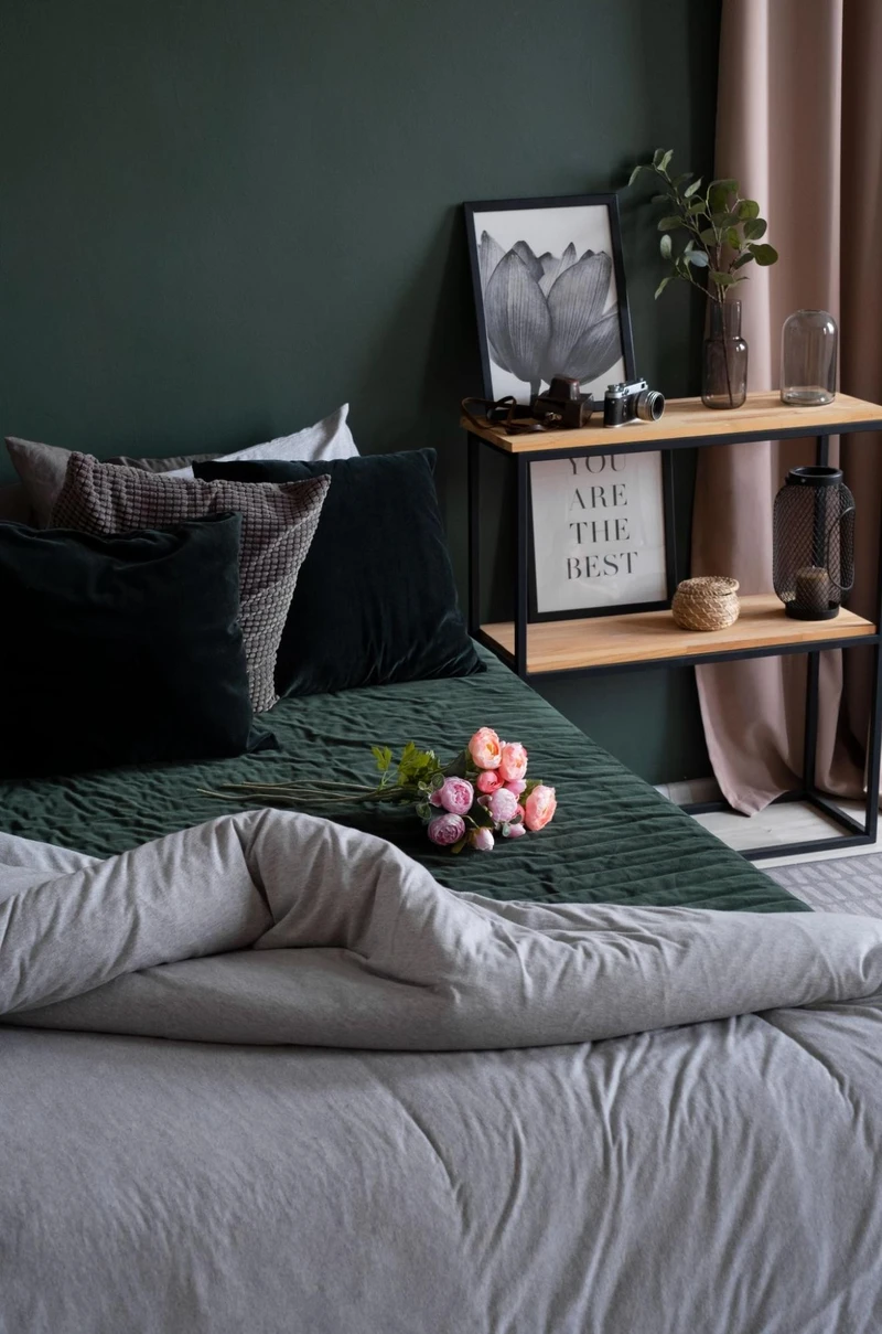 комната в зеленых оттенках