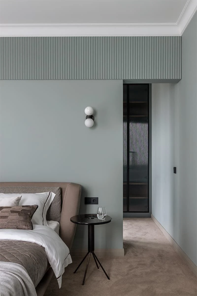 комната с мятными стенами